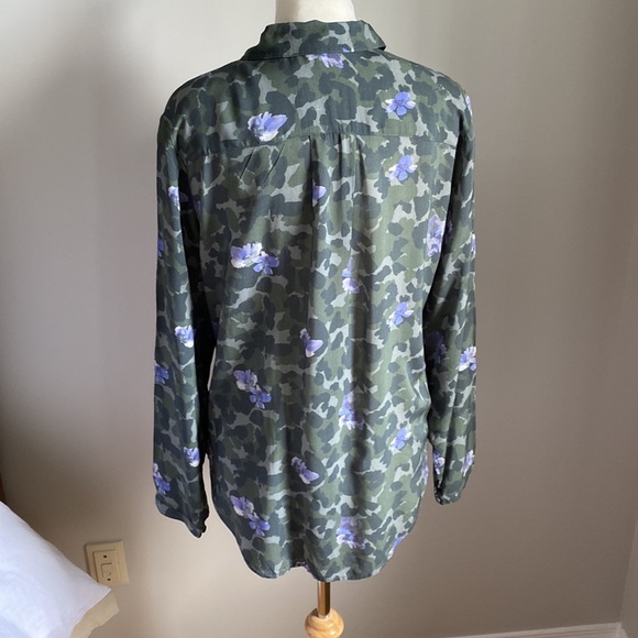 COPY - Anthropologie Cloth & Stone Camo Floral Button Front Blouse Green Gray S… - Picture 3 of 9